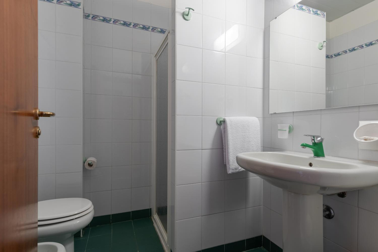 Bathroom 4, Park Hotel Jolanda, Verona