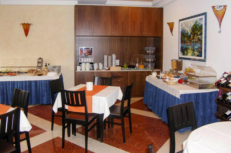 Food & Drinks 4, Apartment in Garda near Shopping, Verona