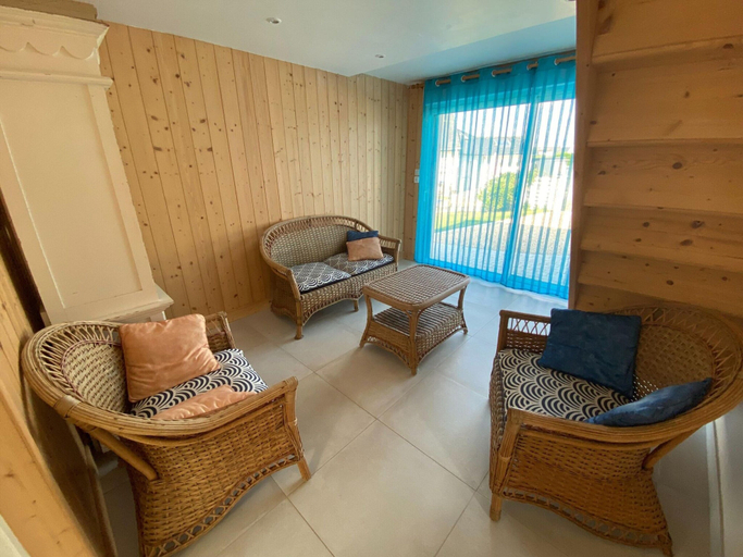 Balcony 3, Holiday Home in Damgan Near Sandy Beaches, Morbihan