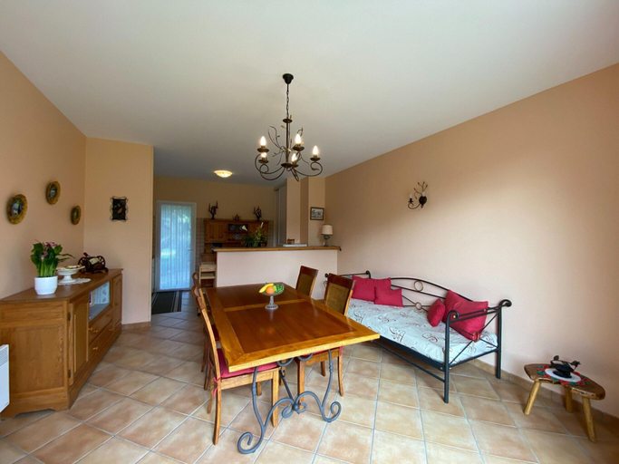 Others 5, Semi-detached House on a Vineyard, Talais, Gironde