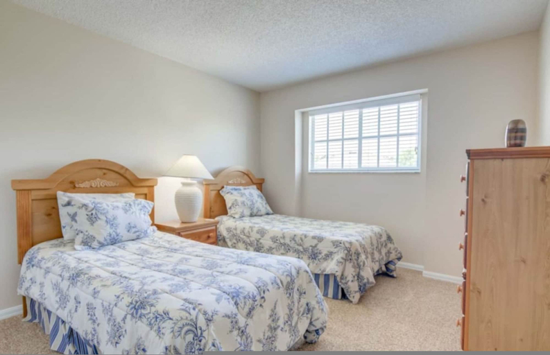 Room 5, Spacious 5-bedroom Villa With Private Pool Spa and Games Room, Polk
