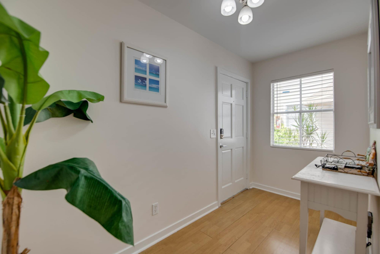 Room 4, Downtown Casa Caribe by Brightwild Pool, Monroe