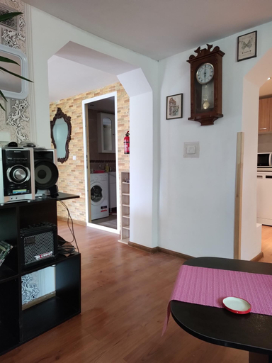 Interior 2, 2 Bed Villa - Sleeps 7 - Private Garden - Parking, Nesebar