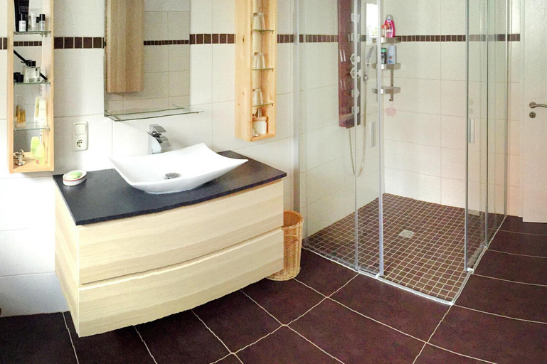 Bathroom 3, Ferienwohnung, Tambach-dietharz, Gotha