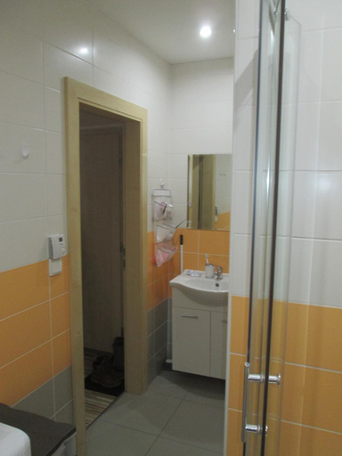 Bathroom 3, Polyfunkcni dum Pasat, Uherské Hradiště