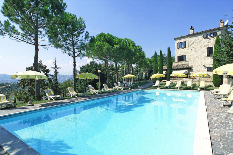 Pool 5, Hotel in Marche With Scenic Hiking Trails, Fermo