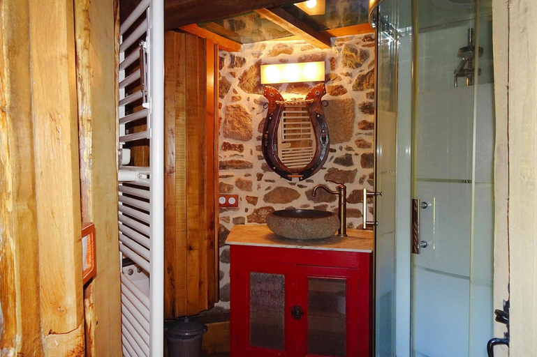 Bathroom 5, Windmill Stay Near Goelo Coast Beaches, Côtes-d'Armor
