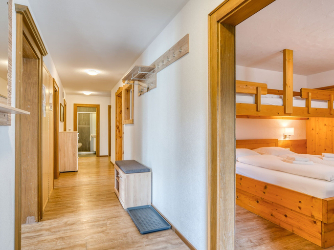 Room 3, Chalet in Neukirchen with Mountain Views, Zell am See