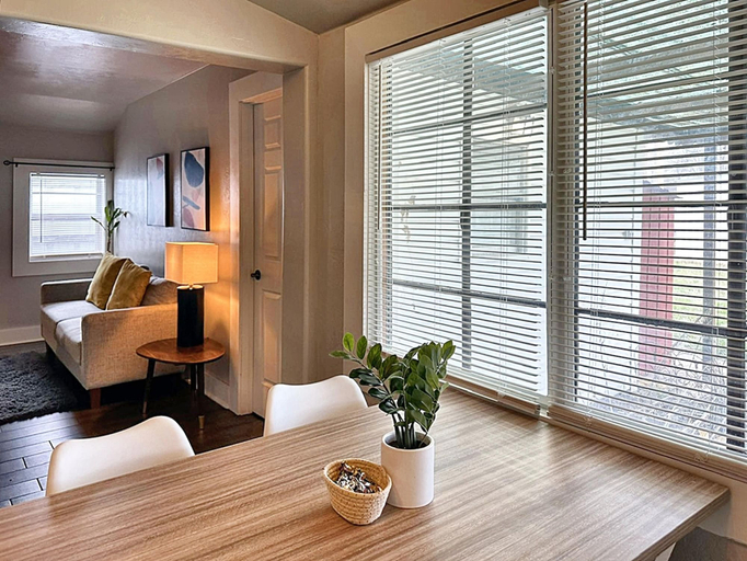 Room 2, Cozy Charm Studio W 2BR I Fully Furnished, Oklahoma