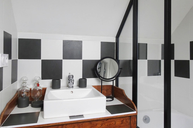 Bathroom 5, Charming Holiday Home Near the Beach, Locquemeau, Côtes-d'Armor