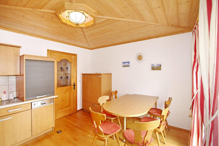 Dining 3, House in Krimml near Waterfalls & Hiking Trails, Zell am See