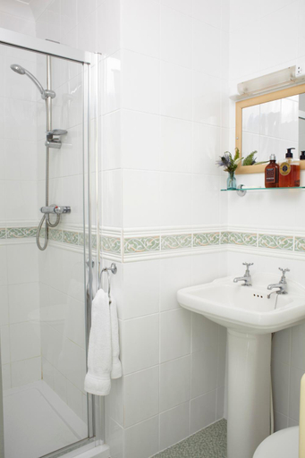 Bathroom 3, The Clifton Guest Accommodation, Isle of Wight