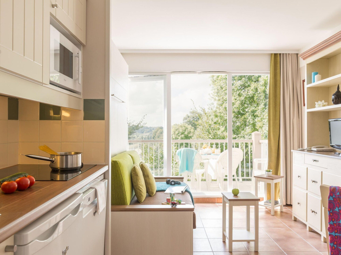Private kitchen, Apartment in Residence Normandy Garden, Branville, Calvados