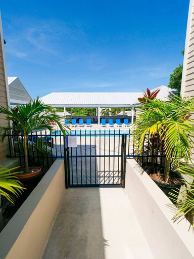 Room 2, Villa Positano by Brightwild Pool on Duval, Monroe