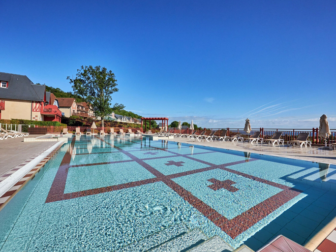 Pool 5, Apartment in Residence & Spa With Common Pool and Sauna, Houlgate, Calvados