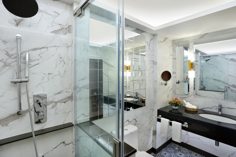 Bathroom 3, The Ambassador Marine Drive Mumbai, Mumbai City
