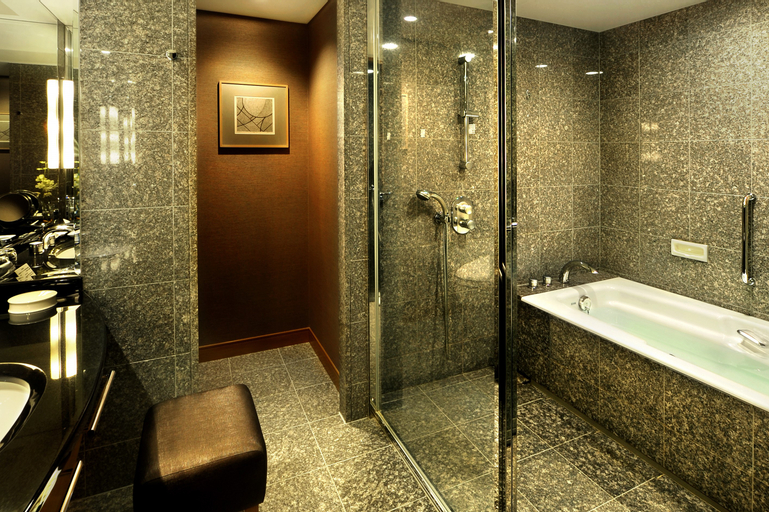 Bathroom 22