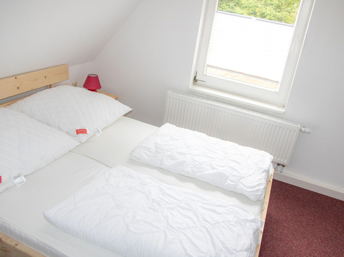 Bedroom 3, Lovely Apartment in Breitenbrunn With Shared Sauna, Erzgebirgskreis