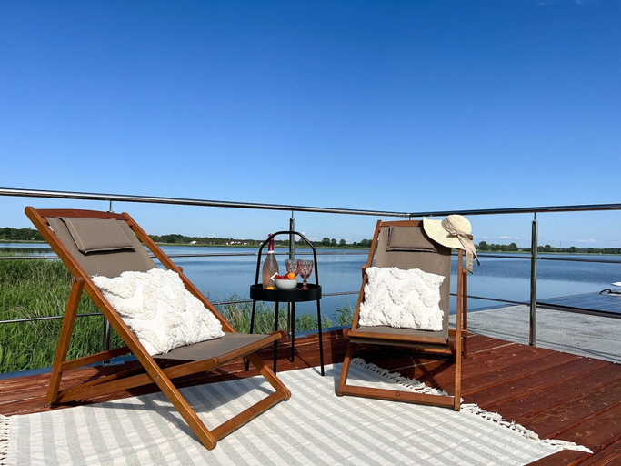 Exterior 5, Houseboat by Lake Jamno With Rooftop Terrace, Koszalin