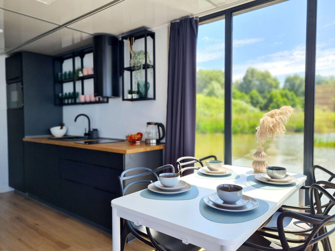 Dining, Houseboat in Lazy by Lake Jamno, Koszalin