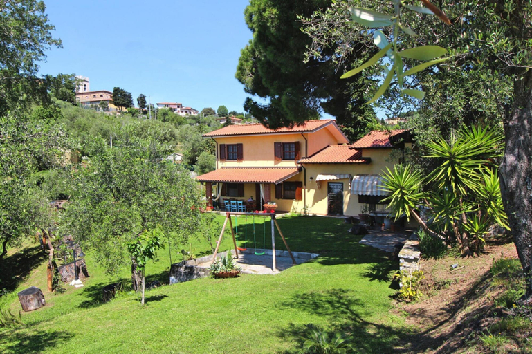 Exterior 2, Holiday Home Villa del Pino, Massarosa, Lucca