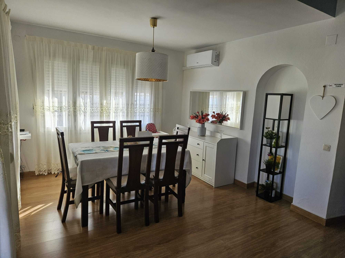 Dining 5, Captivating Private House in Benalmadena, Málaga