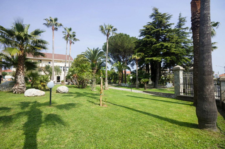 Others 5, Apartment in Loano, Savona