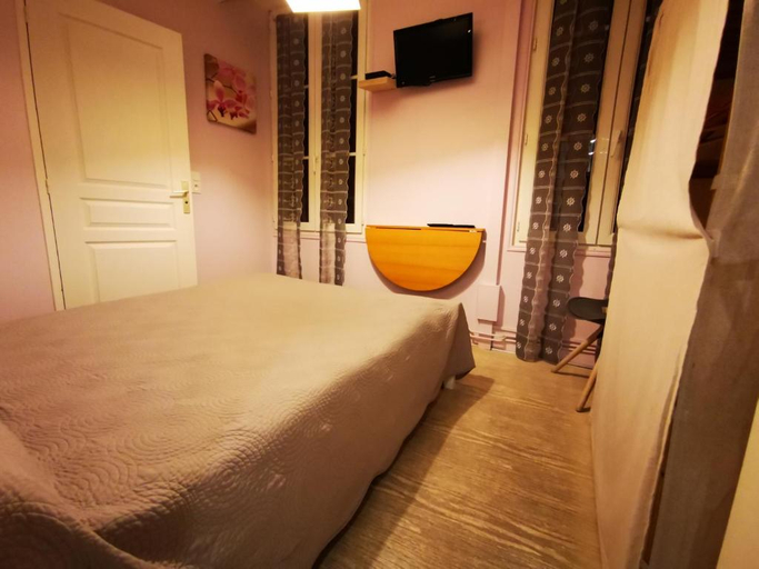 Bedroom, Logis Hotel Le Saint Savinien, Charente-Maritime
