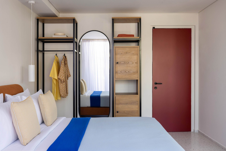 Bedroom 4, Okupa, Attica