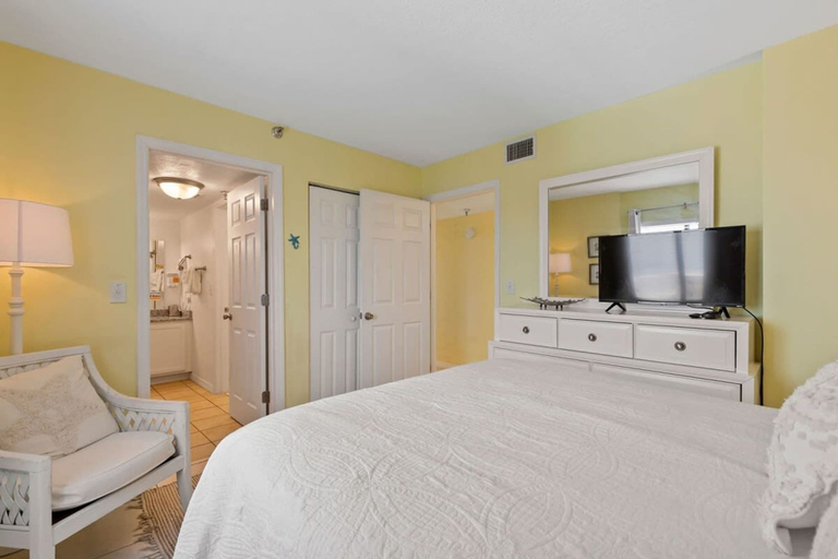Room 4, Breathtaking Views Heated Pool Beach Access, Volusia