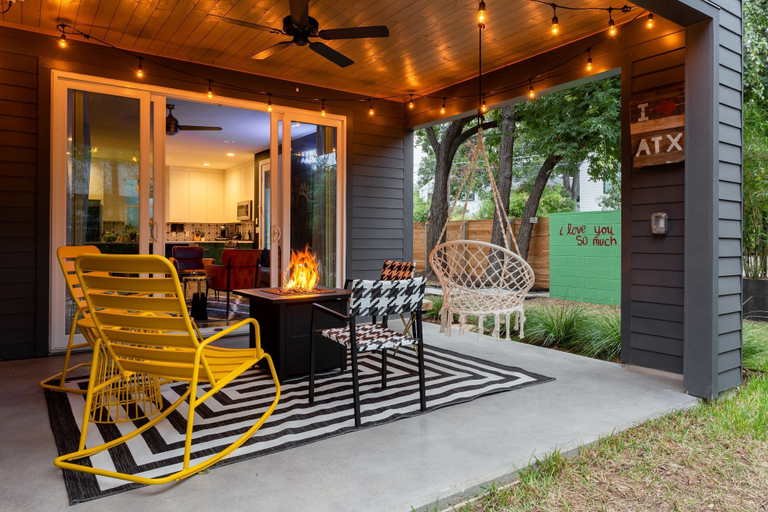 Room 3, Insta-worthy Two House Corner Compound, Travis