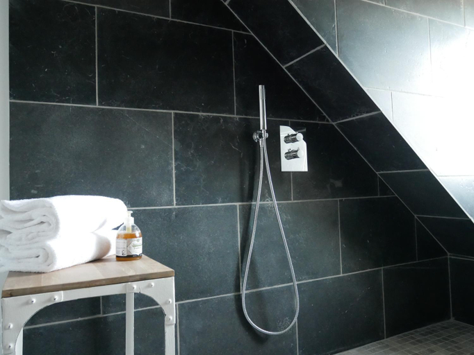Bathroom 4, Domaine de Diane, Somme