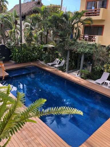 Others 5, Hotel Palmeras, Compostela