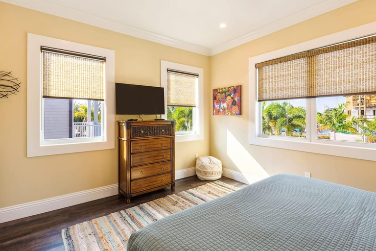 Room 5, Capmar House by Brightwild Huge Home Pool, Monroe