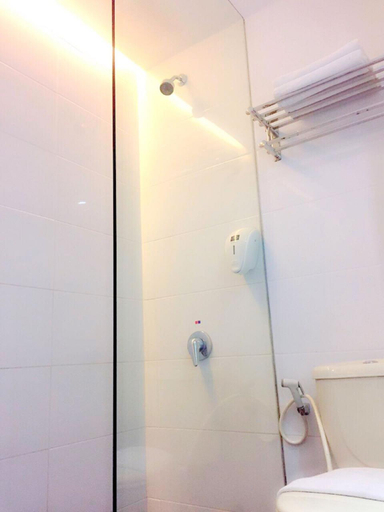 Bathroom 20