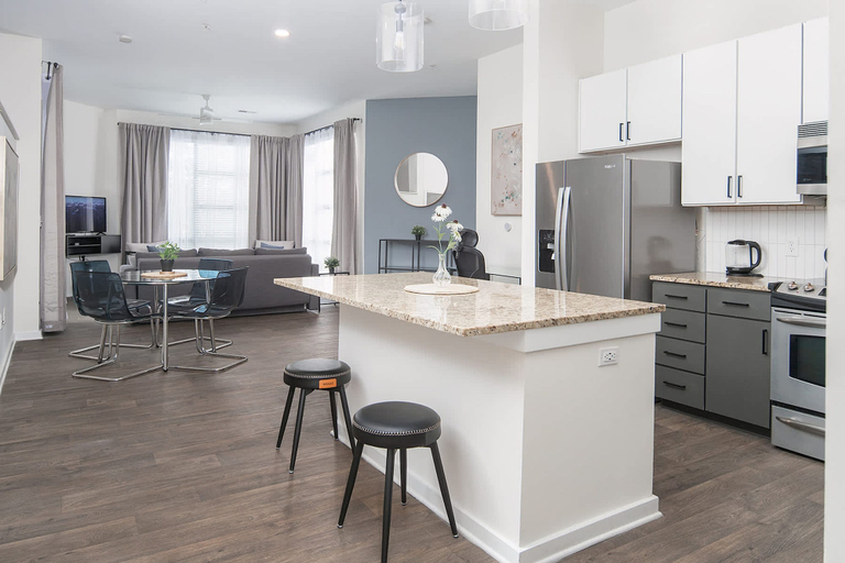 Room 5, Uptown 1st Ward Corner Unit Superior 2BD Apt, Mecklenburg