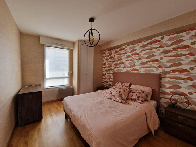 Bedroom 2, Comfortable Apartment, 50 m Sandy Beach, Côtes-d'Armor