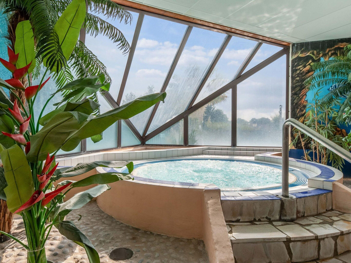 Pool 4, Apartment in Residence Normandy Garden, Branville, Calvados