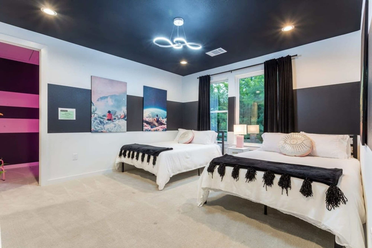 Room 4, Eastside House Supreme Downtown 6 Min Drive, Travis