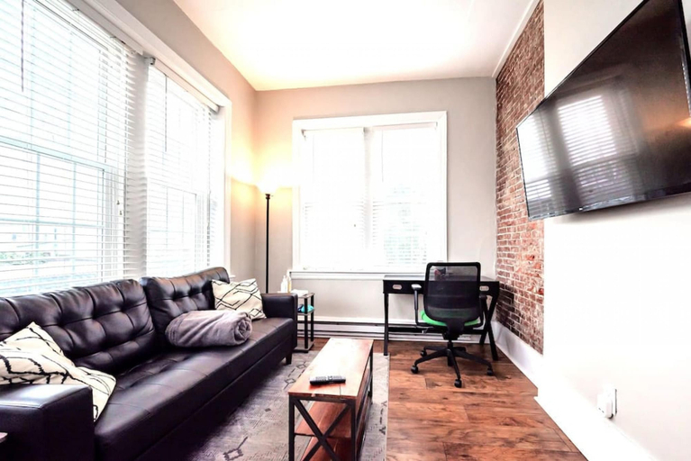 Others 5, Park Place- Cozy Modern Space Fully Updated Fast Wifi Good Coffee and Easy Parking, New Castle