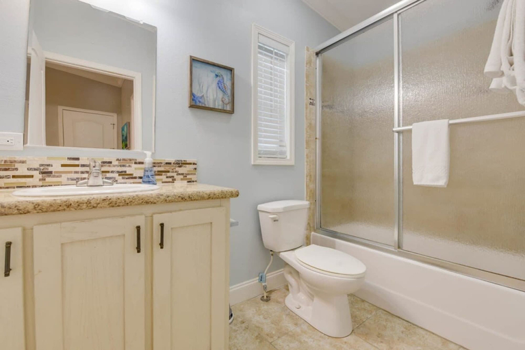 Bathroom 3, Loggerhead Lagoon Canalfront Tiki Hut Dock, Monroe