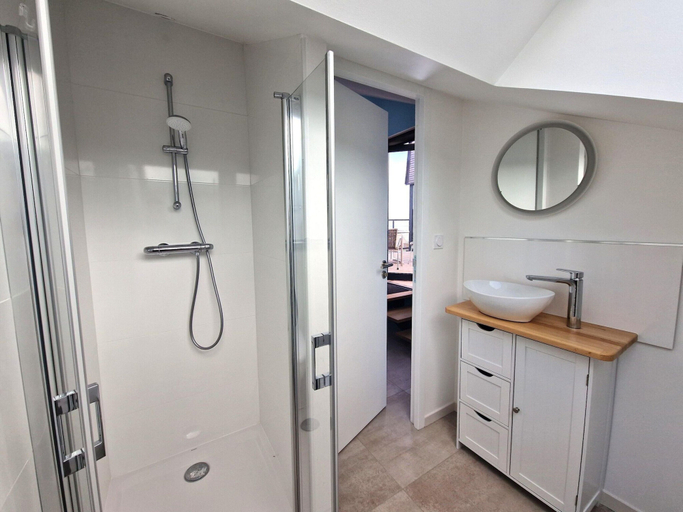 Bathroom 4, Flat in France Near Sandy Beaches, Finistère