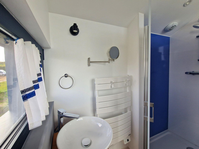 Bathroom 3, Villa in France Near Sandy Beach, Finistère