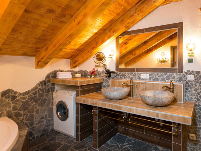 Others 2, Chalet in St. Martin With Sauna & Mountain Views, Sankt Johann im Pongau