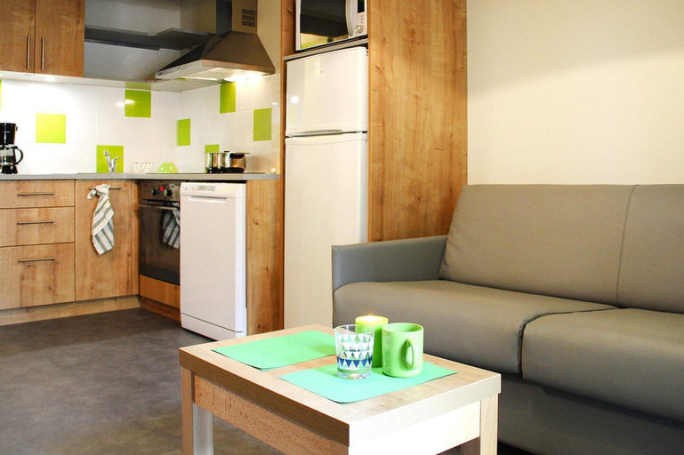 Private kitchen 2, Apartment in Amboise With Terrace, Indre-et-Loire