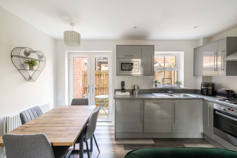 Room 5, Host Stay Shipwright Lodge, North Yorkshire