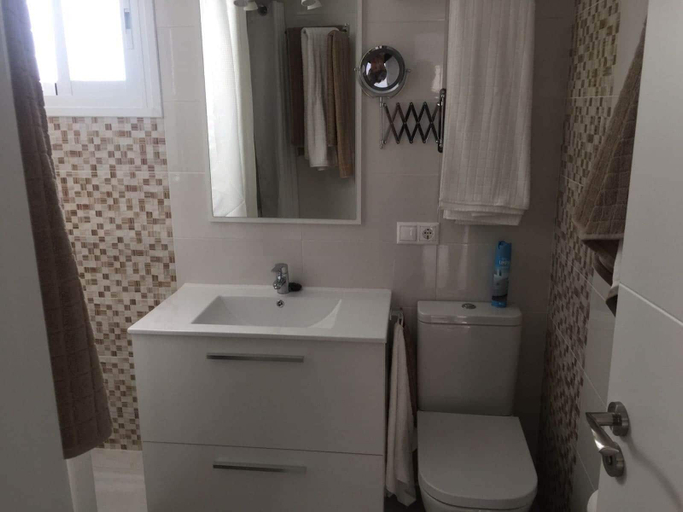 Others 4, Apartment Sleeps 4 Near Beach, Málaga