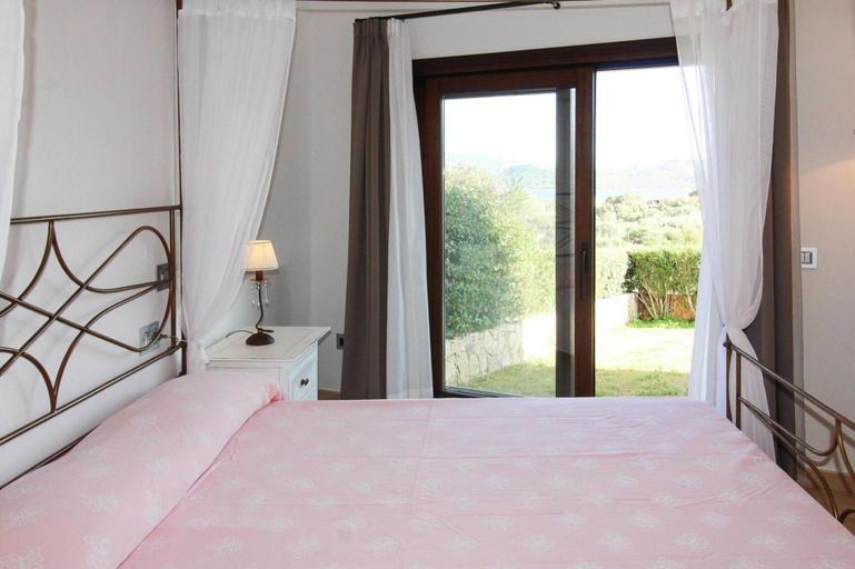 Bedroom 2, Holiday Home in Cannigione With Garden, Olbia-Tempio