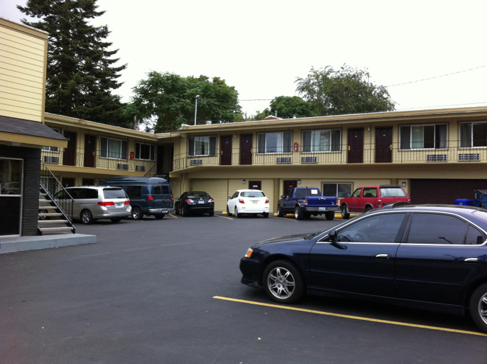 Others 4, Economy Inn, Multnomah