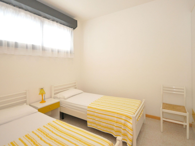 Room 2, Apartment in Bibione Near Beach & Nature Reserve, Venezia